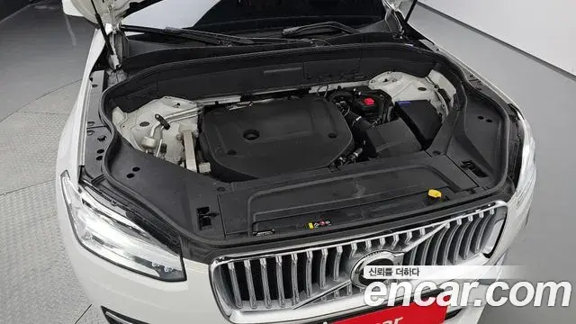 Volvo XC90 2022 — ფოტო 20/35