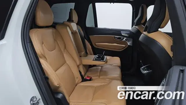 Volvo XC90 2022 — ფოტო 13/35