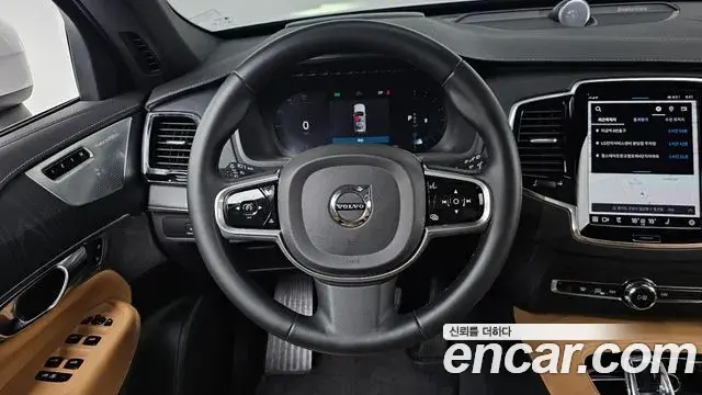 Volvo XC90 2022 — ფოტო 21/35