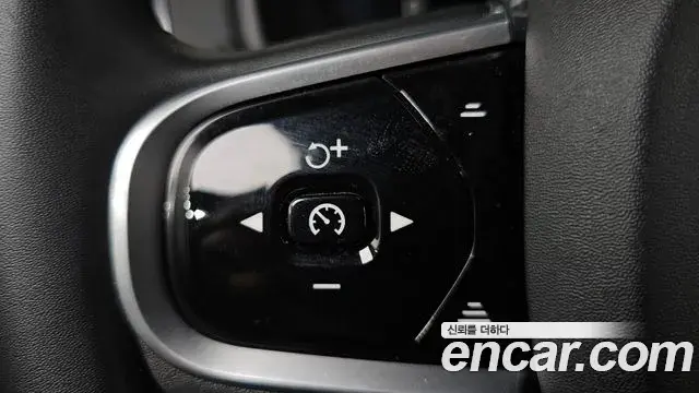 Volvo XC90 2022 — ფოტო 8/35