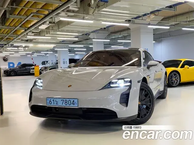Porsche Taycan 2022 — ფოტო 14/20