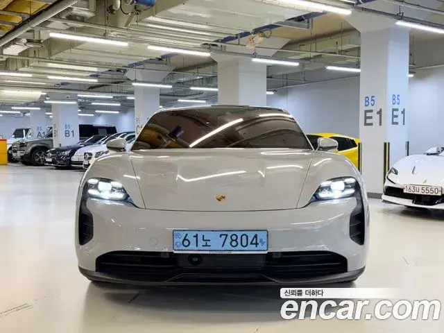Porsche Taycan 2022 — ფოტო 16/20
