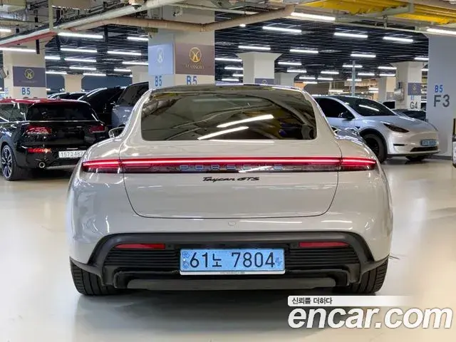Porsche Taycan 2022 — ფოტო 6/20