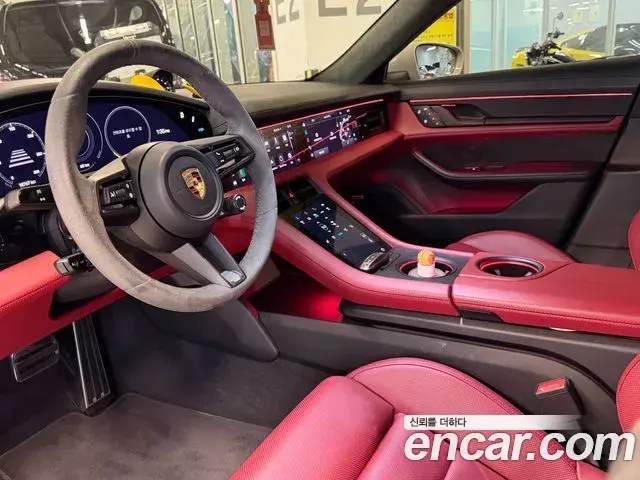 Porsche Taycan 2022 — ფოტო 11/20