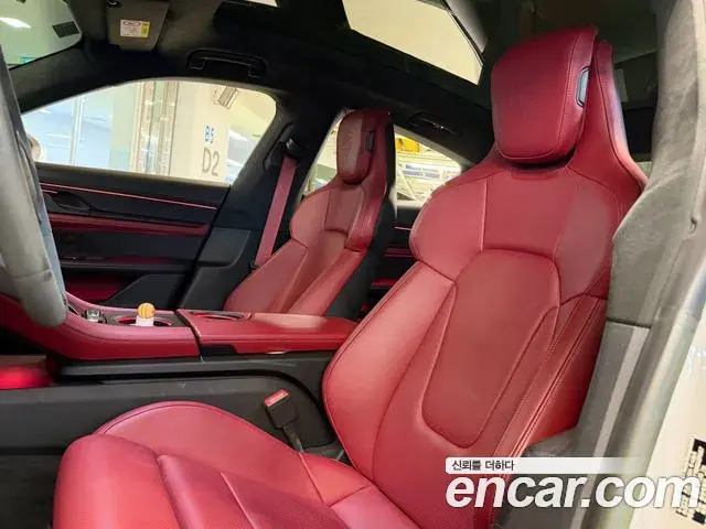 Porsche Taycan 2022 — ფოტო 18/20