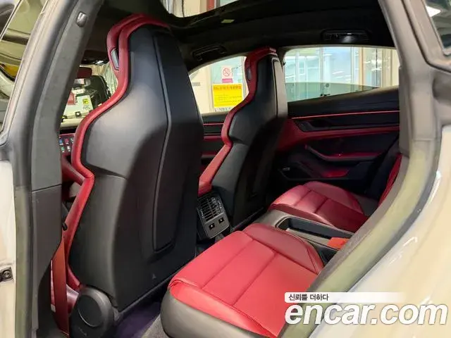 Porsche Taycan 2022 — ფოტო 15/20