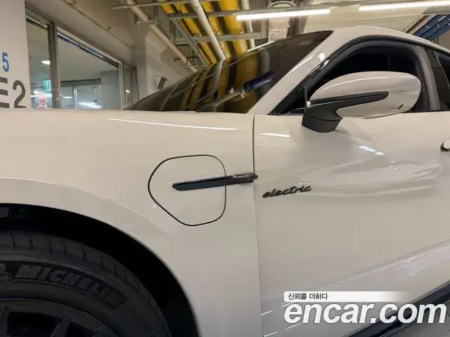 Porsche Taycan 2022 — ფოტო 2/20