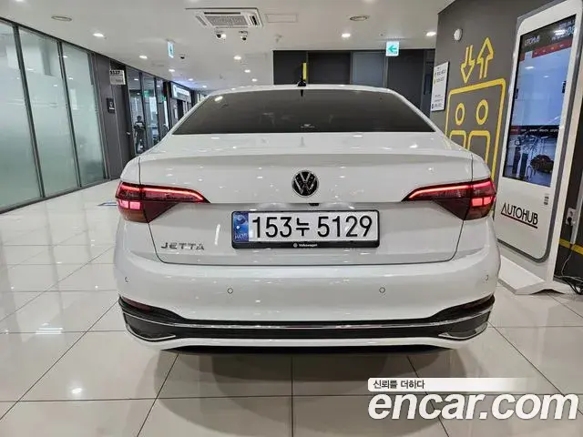 Volkswagen Jetta 2023 — Şəkil 10/20