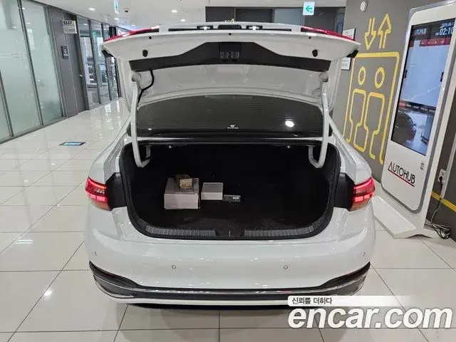 Volkswagen Jetta 2023 — Şəkil 18/20
