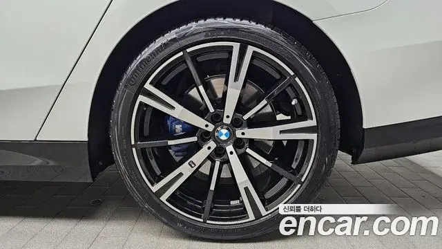 BMW 5 Series 2025 — Photo 27/32