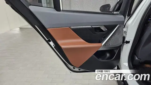 BMW 5 Series 2025 — Photo 8/32