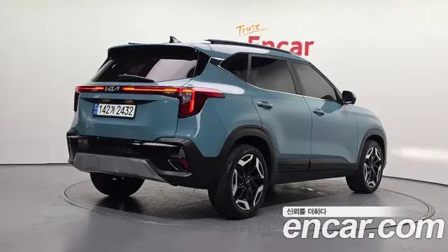 Kia Seltos 2022 — ფოტო 6/20