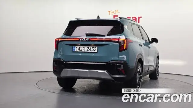 Kia Seltos 2022 — ფოტო 15/20