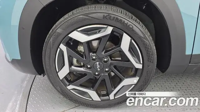 Kia Seltos 2022 — ფოტო 16/20