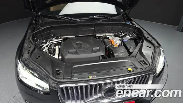 Volvo XC90 2021 — ფოტო 15/25