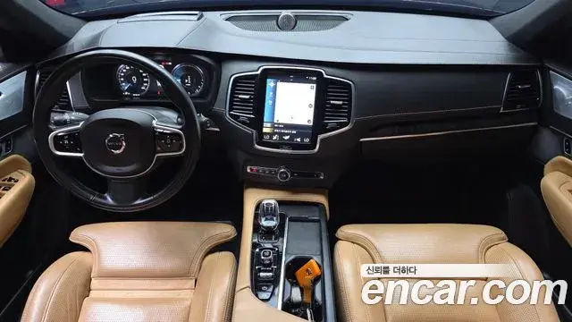 Volvo XC90 2021 — ფოტო 16/25