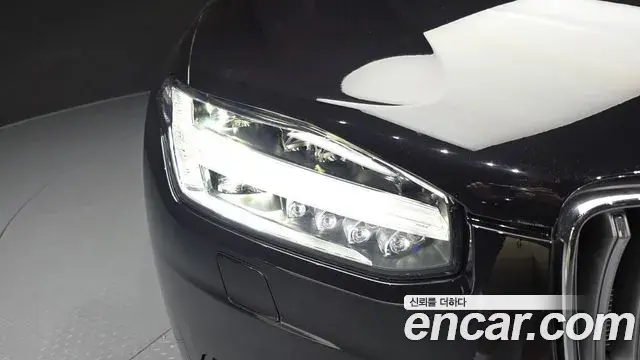 Volvo XC90 2021 — ფოტო 14/25