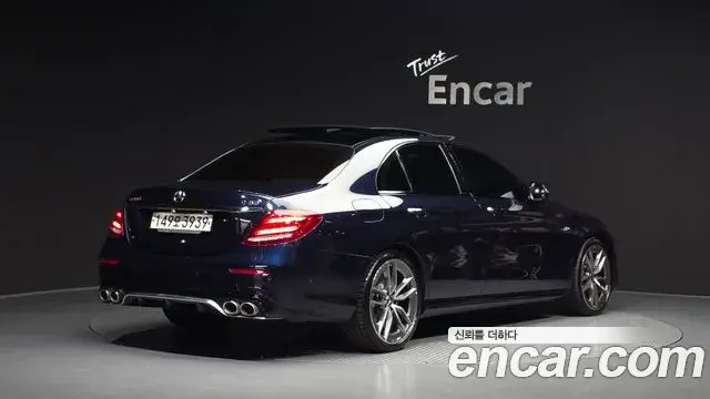 Mercedes-Benz E-Class 2019 — Photo 2/20