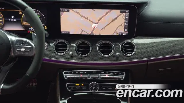 Mercedes-Benz E-Class 2019 — Photo 15/20