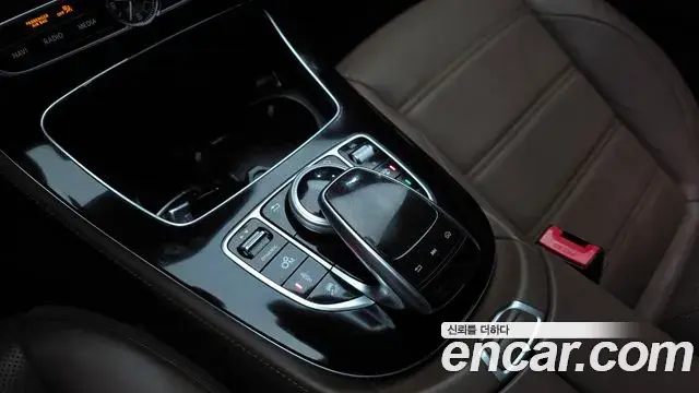 Mercedes-Benz E-Class 2019 — Photo 18/20