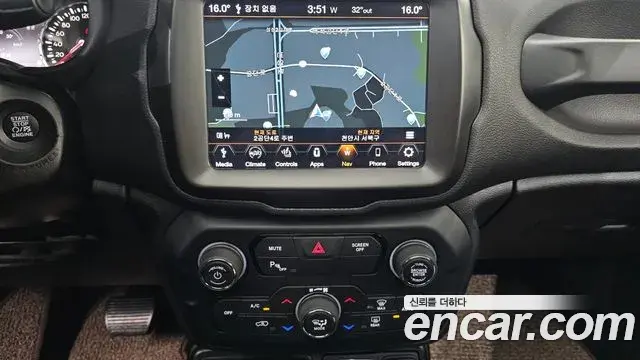 Jeep Renegade 2021 — Фото 13/20