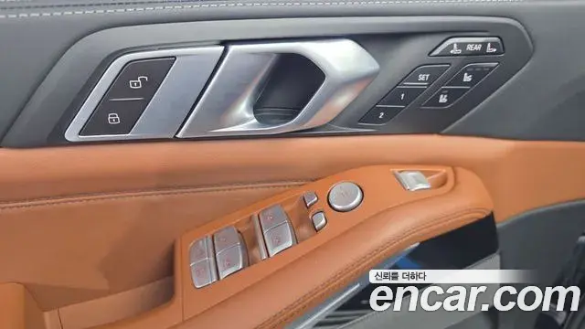 BMW X7 2024 — Photo 18/20