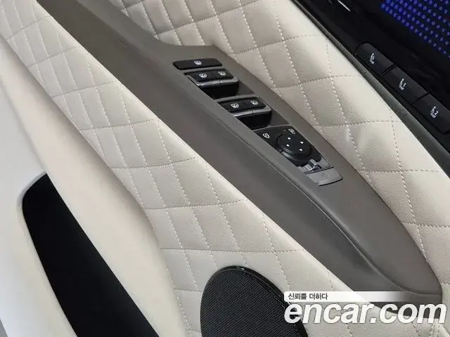 Kia Carnival 2025 — Photo 16/18