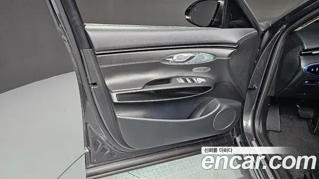 Genesis GV70 2021 — Şəkil 27/35