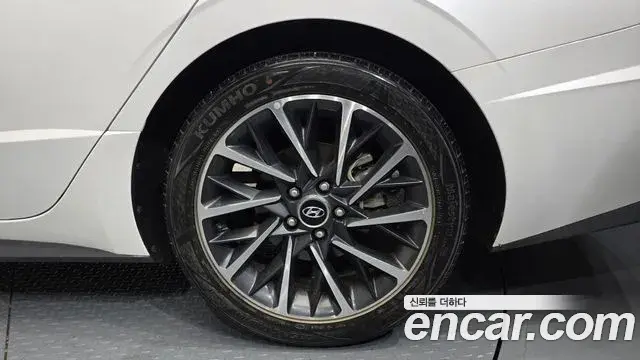 Hyundai Sonata Hybrid 2019 — Photo 14/31