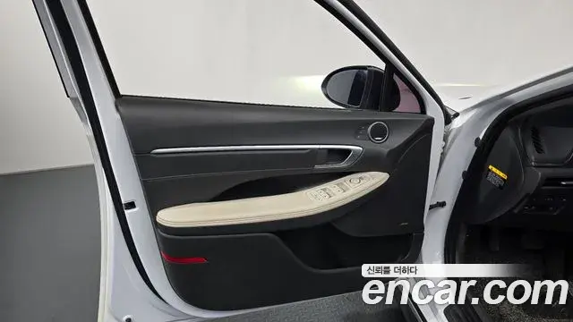 Hyundai Sonata Hybrid 2019 — Photo 7/31