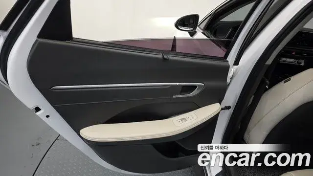 Hyundai Sonata Hybrid 2019 — Photo 13/31