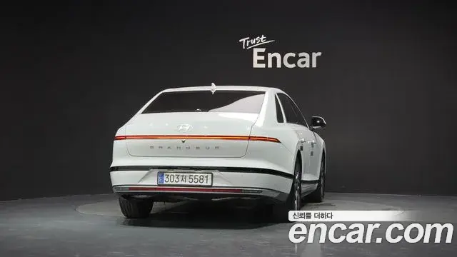Hyundai Grandeur Hybrid 2023 — Photo 22/32