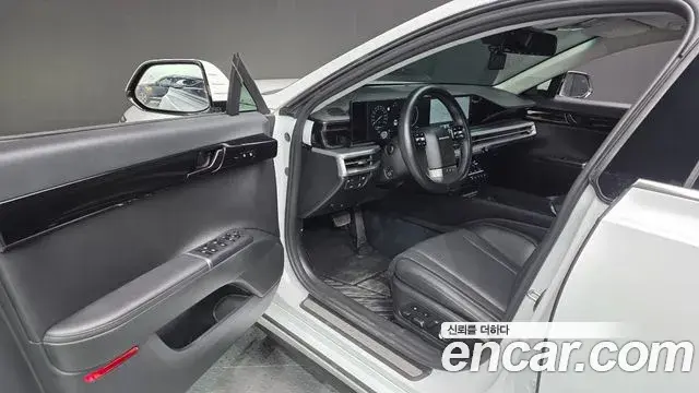 Hyundai Grandeur Hybrid 2023 — Photo 26/32