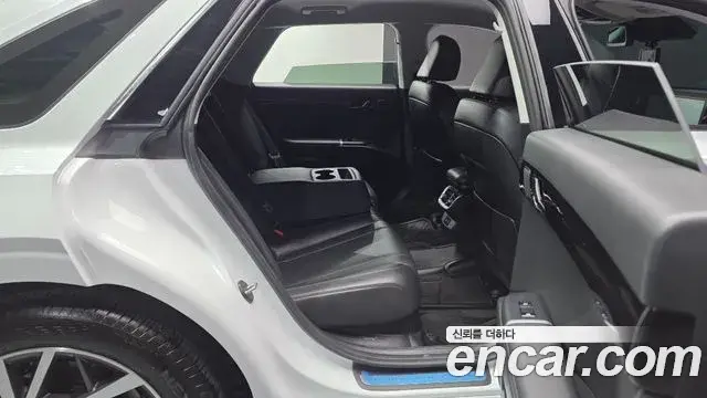 Hyundai Grandeur Hybrid 2023 — Photo 31/32