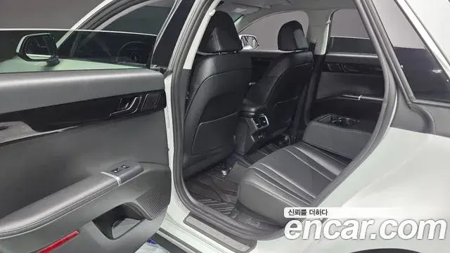 Hyundai Grandeur Hybrid 2023 — Photo 28/32