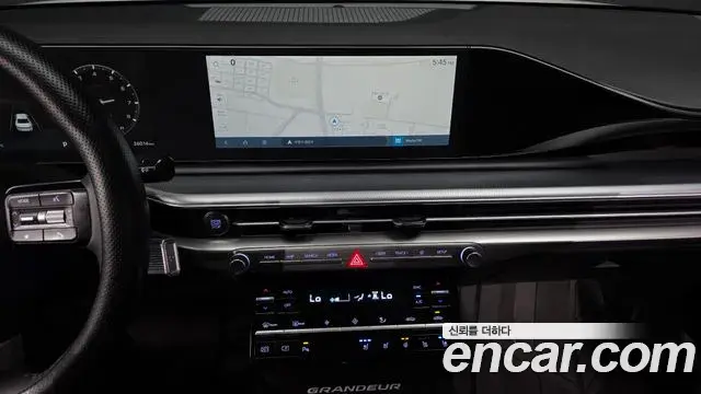 Hyundai Grandeur Hybrid 2023 — Photo 10/32