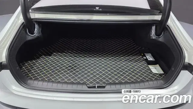 Hyundai Grandeur Hybrid 2023 — Photo 32/32
