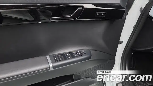 Hyundai Grandeur Hybrid 2023 — Photo 11/32