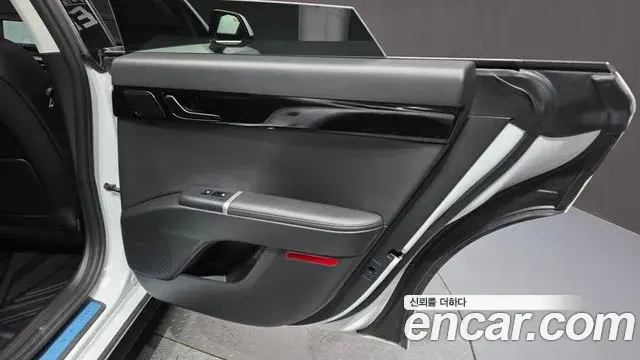 Hyundai Grandeur Hybrid 2023 — Photo 14/32