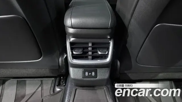 Hyundai Grandeur Hybrid 2023 — Photo 9/32