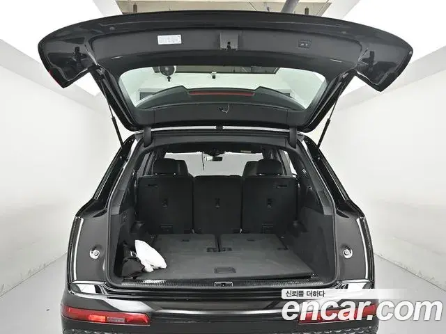 Audi Q7 2025 — Photo 9/20
