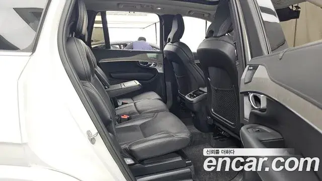 Volvo XC90 2023 — Фото 11/20