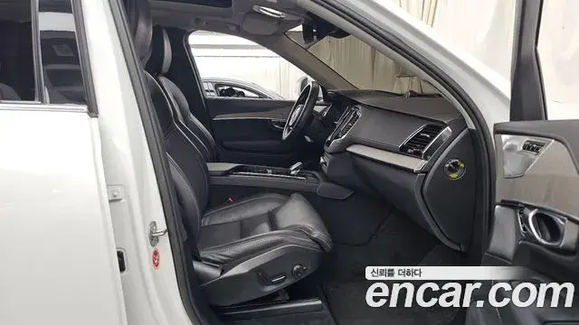 Volvo XC90 2023 — Фото 12/20