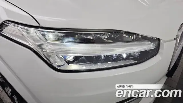 Volvo XC90 2023 — ფოტო 20/35