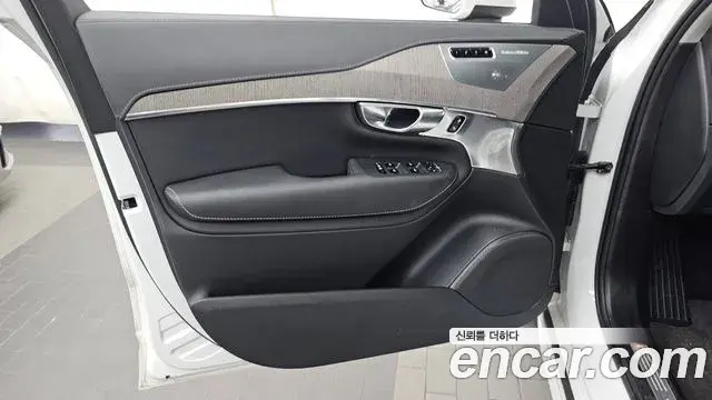 Volvo XC90 2023 — ფოტო 10/35