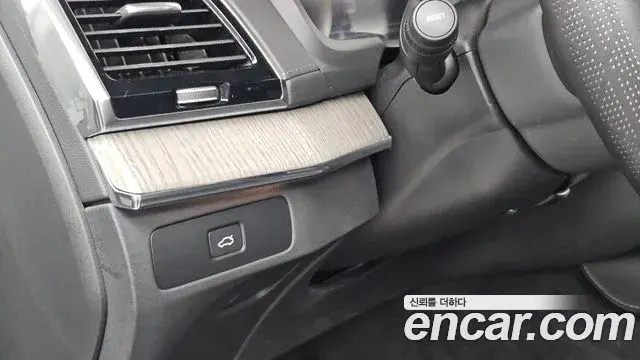 Volvo XC90 2023 — ფოტო 31/35