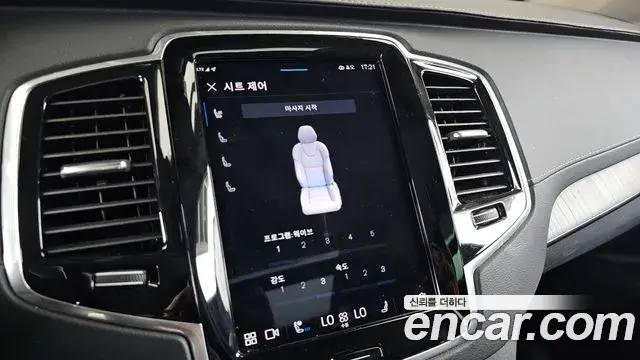 Volvo XC90 2023 — ფოტო 30/35