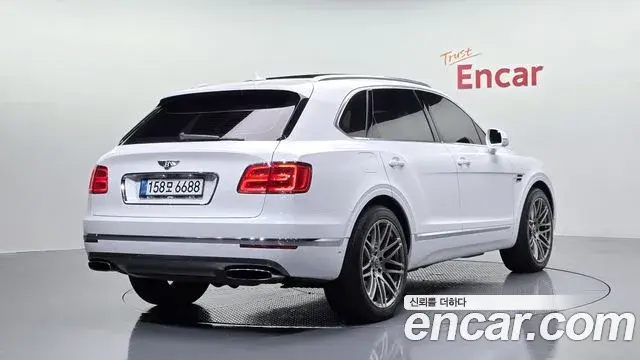 Bentley Bentayga 2018 — Şəkil 3/20