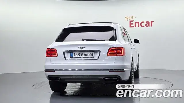Bentley Bentayga 2018 — Şəkil 18/20