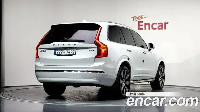 Volvo XC90 2023 — Photo 2/20